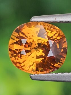 พลอย บุษราคัม yellow sapphire 3.19 กะรัต (Cts.) พร้อมใบเซอร์ พลอยแท้ อัญมณีมงคลประจําวันเกิด เครื่องประดับพลอย