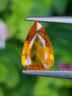 พลอย บุษราคัม Yellow Sapphire 2.12 กะรัต (Cts.) พลอยแท้ อัญมณีมงคลประจําวันเกิด เครื่องประดับพลอย