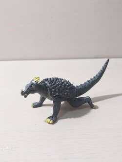 มือ2 มีหลายภาพ,กาชาปอง ยางตัน ขนาด 3 นิ้ว สัตว์ประหลาด แองกีรัส สภาพดี มีรอยบ้าง