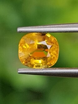 พลอย บุษราคัม yellow sapphire 1.11 กะรัต (Cts.) พลอยแท้ อัญมณีมงคลประจําวันเกิด เครื่องประดับพลอย