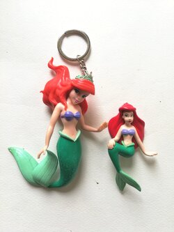 เซ็ทเจ้าหญิงเงือกน้อยแอเรี่ยล**มีตำหนิตามภาพ แบบพวงกุญแจ 2ชิ้น