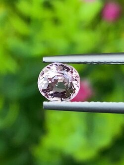 พลอย สปิเนล Spinel 0.89 กะรัต (Cts.) ดิบ Unheated พลอยแท้ อัญมณีมงคลประจําวันเกิด เครื่องประดับพลอย