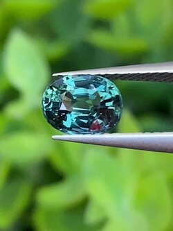 พลอย เขียวส่อง Green Sapphire 1.17 กะรัต (Cts.) ดิบ Unheated พลอยแท้ อัญมณีมงคลประจําวันเกิด เครื่องประดับพลอย