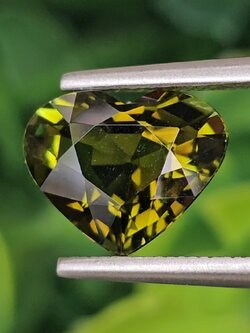 พลอย กรีน ทัวร์มารีน (Green Tourmaline) 2.48 กะรัต (Cts.) อัญมณีมงคลประจําวันเกิด เครื่องประดับพลอย