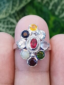 แหวน พลอยนพเก้า Nine Gems Silver Ring (Size) 53 ตัวเรือนเงิน ชุบทองคำขาว/โรเดียม ประดับด้วยเพทาย เพชร CZ คัดคุณภาพ