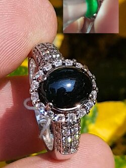 หยก พม่า แท้ Jade แหวนหยก หยกดำ ส่องเขียว (Black jadeite) 1.59 กะรัต (Cts.) Size 60 ดิบ ไม่ผ่านการปรับปรุง (Type A) พม่า (Myanmar)
