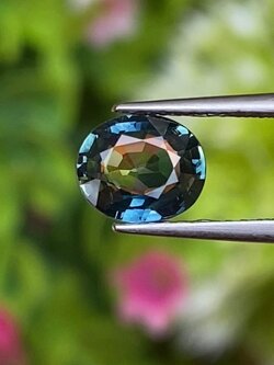 พลอย ไพลิน Greenish Blue Sapphire 1.05 กะรัต (Cts.) พลอยแท้ อัญมณีมงคลประจําวันเกิด เครื่องประดับพลอย