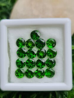 พลอย โครม ไดออพไซด์ Chrome Diopside 5.02 กะรัต (Cts.) 17 เม็ด พลอยแท้ อัญมณีมงคลประจําวันเกิด เครื่องประดับพลอย