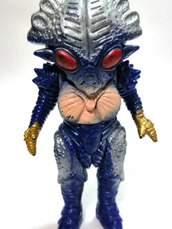 ซอฟ6นิ้ว มนุษย์ดาวเบนเซน สัตว์ประหลาดในอุลตร้าแมนซีเอิร์ธ เป็นซอฟที่หาพบได้น้อย สภาพเก่าเก็บสะสม ***มีตำหนิร่องรอยบางแห่ง ใต้เท้ามีรอยปากกา