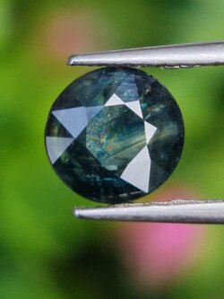 พลอย เขียวส่อง (Green Sapphire) 1.30 กะรัต (Cts.) พลอยแท้ อัญมณีมงคลประจําวันเกิด เครื่องประดับพลอย