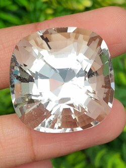 พลอย ไวท์ ควอตซ์ White Quartz 73.92 กะรัต (Cts.) พลอยแท้ อัญมณีมงคลประจําวันเกิด เครื่องประดับพลอย