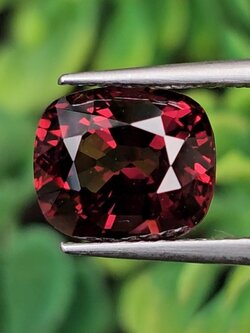 พลอย สปิเนล (Spinel) 2.27 กะรัต (Cts.) ดิบ (Unheated) พลอยแท้ อัญมณีมงคลประจําวันเกิด เครื่องประดับพลอย