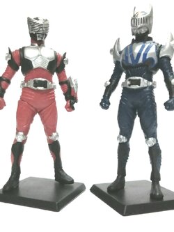 กาชาปองยืนฐานไรเดอร์ริวคิ กับ ไรเดอร์ไนท์ ของครบสภาพดี ขายคู่