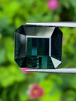 พลอย ทัวร์มาลีน (Green Tourmaline) 11.11 กะรัต (Cts.) พลอยแท้ อัญมณีมงคลประจําวันเกิด เครื่องประดับพลอย