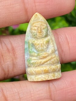 หยก 3 สี แกะสลัก หลวงปู่ทวด หยก พม่า แท้ (Burmese jadeite) พลอยแท้ อัญมณีมงคลประจําวันเกิด เครื่องประดับพลอย