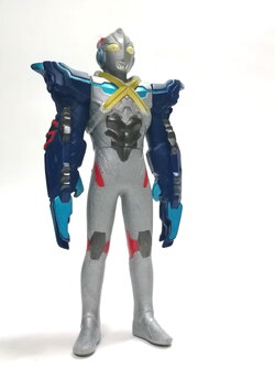 ซอฟ 5.5นิ้วสปาร์คดอล อุลตร้าแมนเอ๊กซ์ เมก้าโกโมร่าอาร์ม มือสองสภาพดี ***ไม่มีสติ๊กเกอร์ มีรอยบ้าง