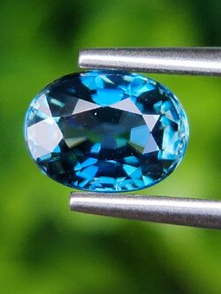 พลอย เพทาย (Zircon) 2.25 กะรัต (Cts.) พลอยแท้ อัญมณีมงคลประจําวันเกิด เครื่องประดับพลอย