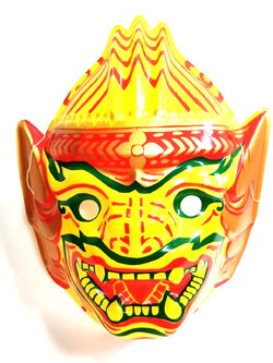 หน้ากากพลาสติกหนุมาน ของAPEX TOYS สีขาวอมเหลือง ขนาดตามรูป เก่าเก็บไม่เคยใช้งาน