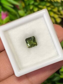 พลอย เขียวส่อง (ฺGreen Sapphire) 1.17 กะรัต (Cts.) พลอยแท้ อัญมณีมงคลประจําวันเกิด เครื่องประดับพลอย