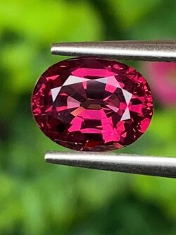 พลอย โรโดไลต์ กาเน็ท Rhodolite Garnet 2.11 กะรัต Cts.พลอยแท้ อัญมณีมงคลประจําวันเกิด เครื่องประดับพลอย