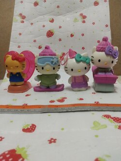 มีหลายภาพของสะสม จากแมคโดนัล และ มิสเตอร์โดนัท Hello Kitty คิตตี้ กรุณาเลือกแบบ ( ราคาตัวละ)