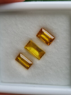 พลอย บุษราคัม yellow sapphire 3.42 กะรัต (Cts.) 3 เม็ด (Pcs.) พลอยแท้ อัญมณีมงคลประจําวันเกิด เครื่องประดับพลอย