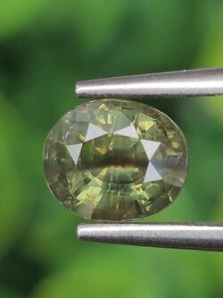 พลอย เขียวส่อง Green Sapphire 1.43 กะรัต (Cts.) ดิบ Unheated พลอยแท้ อัญมณีมงคลประจําวันเกิด เครื่องประดับพลอย