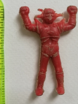 ตุ๊กตุ่นพลาสติกสีแดง แอ๊นท์ 2" หุ่น ไดอาโพลอน Diapolon