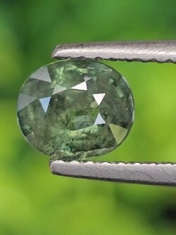 พลอย เขียวส่อง Green Sapphire 1.16 กะรัต (Cts.) พลอยแท้ อัญมณีมงคลประจําวันเกิด เครื่องประดับพลอย