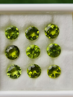 พลอย เพอริดอต Peridot 9.00 กะรัต (Cts.) 9 เม็ด (pcs.) พลอยแท้ อัญมณีมงคลประจําวันเกิด เครื่องประดับพลอย 9.00
