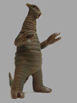 ซอฟ4นิ้วขนาดตามรูป สัตว์ประหลาด ซาโดร่า จากอุลตร้าแมนแจ๊ค สภาพดี ไม่พบบ่อยนัก