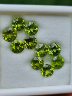 พลอย เพอริดอต Peridot 9.61 กะรัต (Cts.) 10 เม็ด (pcs.) พลอยแท้ อัญมณีมงคลประจําวันเกิด เครื่องประดับพลอย