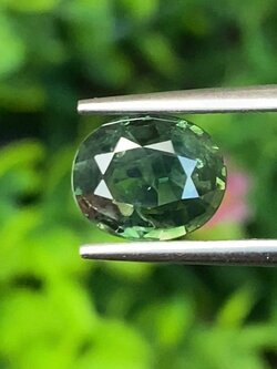 พลอย เขียวส่อง Green Sapphire ดิบ Unheated 1.90 กะรัต (Cts.) พลอยแท้ อัญมณีมงคลประจําวันเกิด เครื่องประดับพลอย