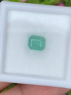 พลอย มรกต Natural Emerald แซมเบีย 0.76 กะรัต (Cts.) พลอยแท้ อัญมณีมงคลประจําวันเกิด เครื่องประดับพลอย