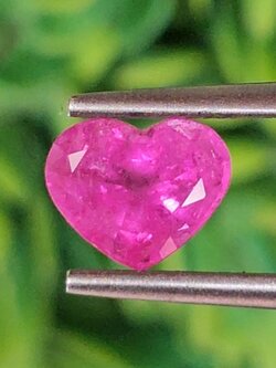 พลอย ชมพู พิ้ง แซฟไฟร์ Pink Sapphire 1.24 กะรัต (Cts.) สีพิเศษ "ชมพูสด Vivid Pink" พลอยแท้ พร้อมใบเซอร์ (Certificated) อัญมณีมงคลประจําวันเกิด เครื่องประดับพลอย