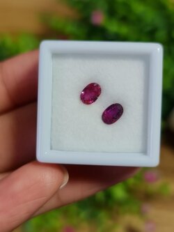 พลอย ชมพู พิ้ง แซฟไฟร์ Pink Sapphire 1.25 กะรัต (Cts.) 2 เม็ด ดิบ Unheated พลอยแท้ อัญมณีมงคลประจําวันเกิด เครื่องประดับพลอย