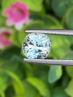 พลอย เพทาย (Zircon) 2.10 กะรัต (Cts.) พลอยแท้ อัญมณีมงคลประจําวันเกิด เครื่องประดับพลอย