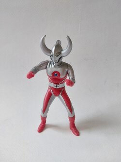 แคนดี้ทอย เจ้าพ่ออุลตร้า มีรอยบ้างตามภาพ **ไม่มีตราปั๊ม