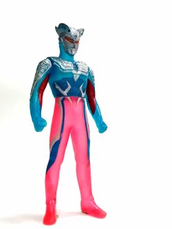 ซอฟ 4 นิ้ว ตัวพิเศษ อุลตร้าแมนซีโร่ ตัวใส ทำสีเฉพาะจุด สภาพดีมีรอยบ้าง