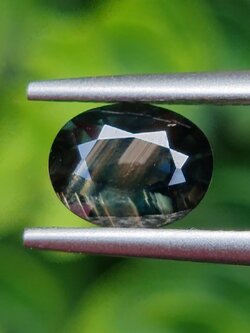 พลอย เขียวส่อง เขียวคาดแถบสีทอง Green (Golden) Sapphire 1.16 กะรัต (Cts.) ดิบ Unheated พลอยแท้ อัญมณีมงคลประจําวันเกิด เครื่องประดับพลอย