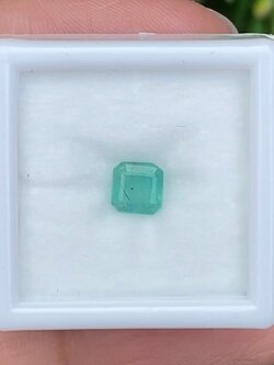 พลอย มรกต Natural Emerald แซมเบีย 0.72 กะรัต (Cts.) พลอยแท้ อัญมณีมงคลประจําวันเกิด เครื่องประดับพลอย