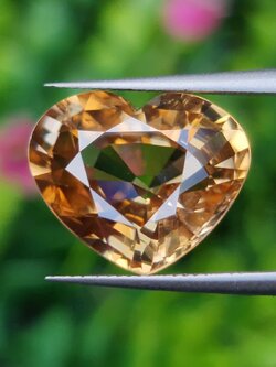 พลอย เพทาย Natural Zircon 11.93 กะรัต (Cts.) พลอยแท้อัญมณีมงคล ประจําวันเกิด เครื่องประดับพลอย