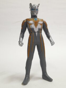 ซอฟ5นิ้ว อุลตร้าแมนซีโร่ ร่างอัลติเมทไชนิ่ง มือสองสภาพดีมีรอยบ้าง