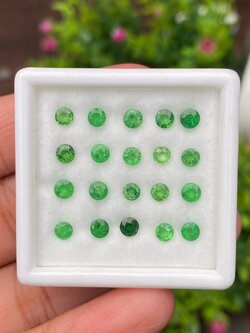พลอย ซาโวไรท์ Tsavorite Garnet 4.10 กะรัต (Cts.) 20 เม็ด ดิบ Unheated พลอยแท้ อัญมณีมงคลประจําวันเกิด เครื่องประดับพลอย