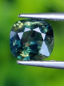 พลอย แซฟไฟร์ 2 สี Bi Color Sapphire 1.07 กะรัต (Cts.) ดิบ Unheated พลอยแท้ อัญมณีมงคลประจําวันเกิด เครื่องประดับพลอย