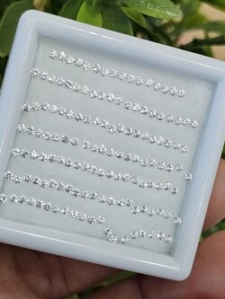 พลอย เพทาย Natural Zircon 3.00 กะรัต (Cts.) 136 เม็ด (Pcs.) พลอยแท้ อัญมณีมงคลประจําวันเกิด เครื่องประดับพลอย