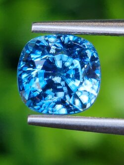 พลอย เพทาย (Zircon) 4.23 กะรัต (Cts.) พลอยแท้ อัญมณีมงคลประจําวันเกิด เครื่องประดับพลอย