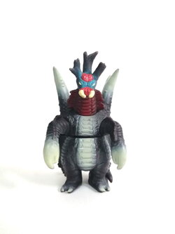 ซอฟ 4 นิ้ว สัตว์ประหลาดอาริบุนตะจากอุลตร้าแมนเอ/เอส ไม่พบบ่อย มือสองสภาพดีมีรอยบ้าง (ชุดA มือไม่มีรอยถลอก)