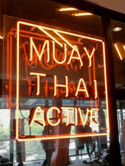 ป้ายไฟนีออนดัด MUAY THAI ALTIVE