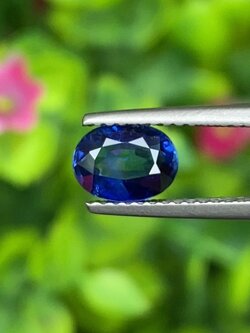 พลอย ไพลิน Blue Sapphire 1.10 กะรัต (Cts.) พลอยแท้ อัญมณีมงคลประจําวันเกิด เครื่องประดับพลอย